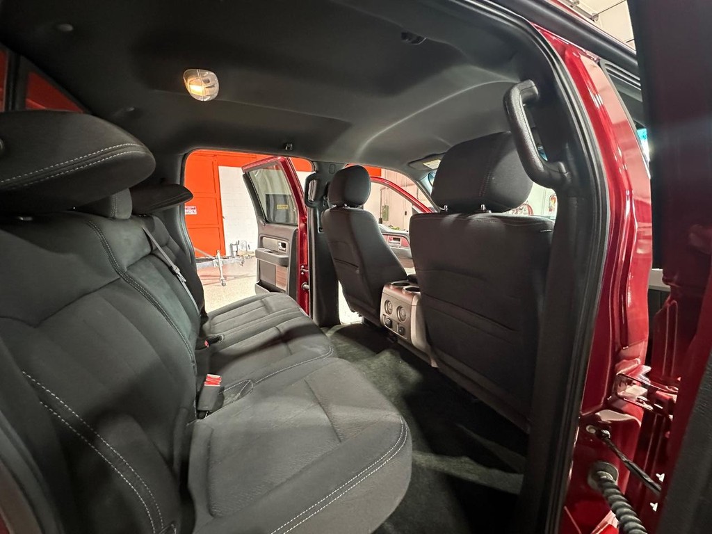 Ford F-150 Vehicle Full-screen Gallery Image 21