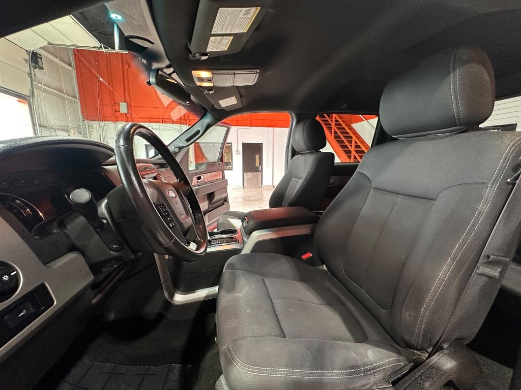 Ford F-150 Vehicle Full-screen Gallery Image 23