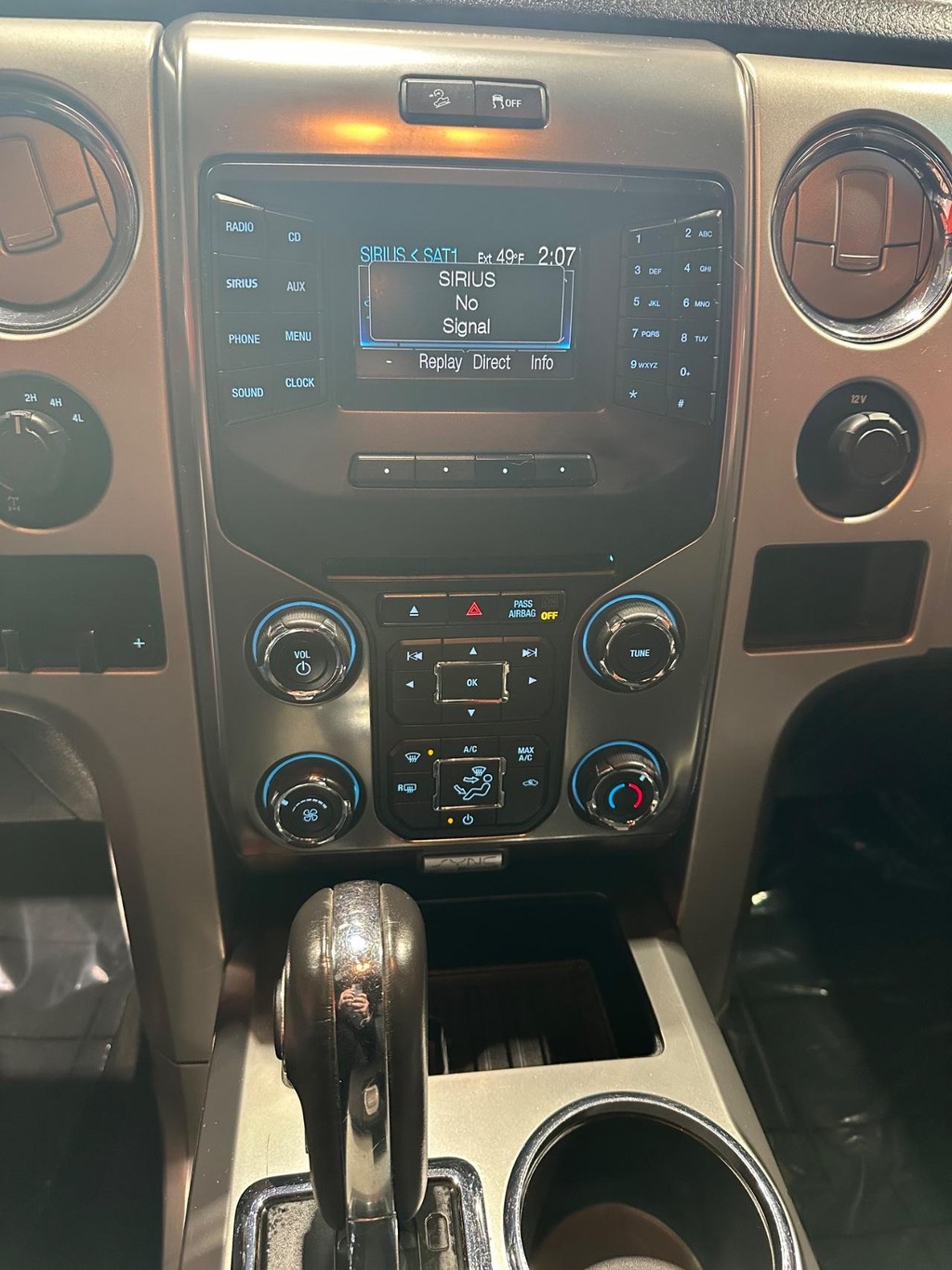 Ford F-150 Vehicle Full-screen Gallery Image 25