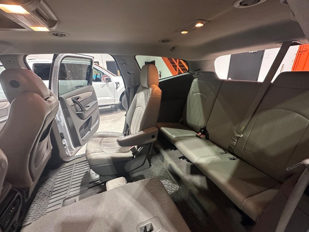 Chevrolet Traverse Vehicle Full-screen Gallery Image 15