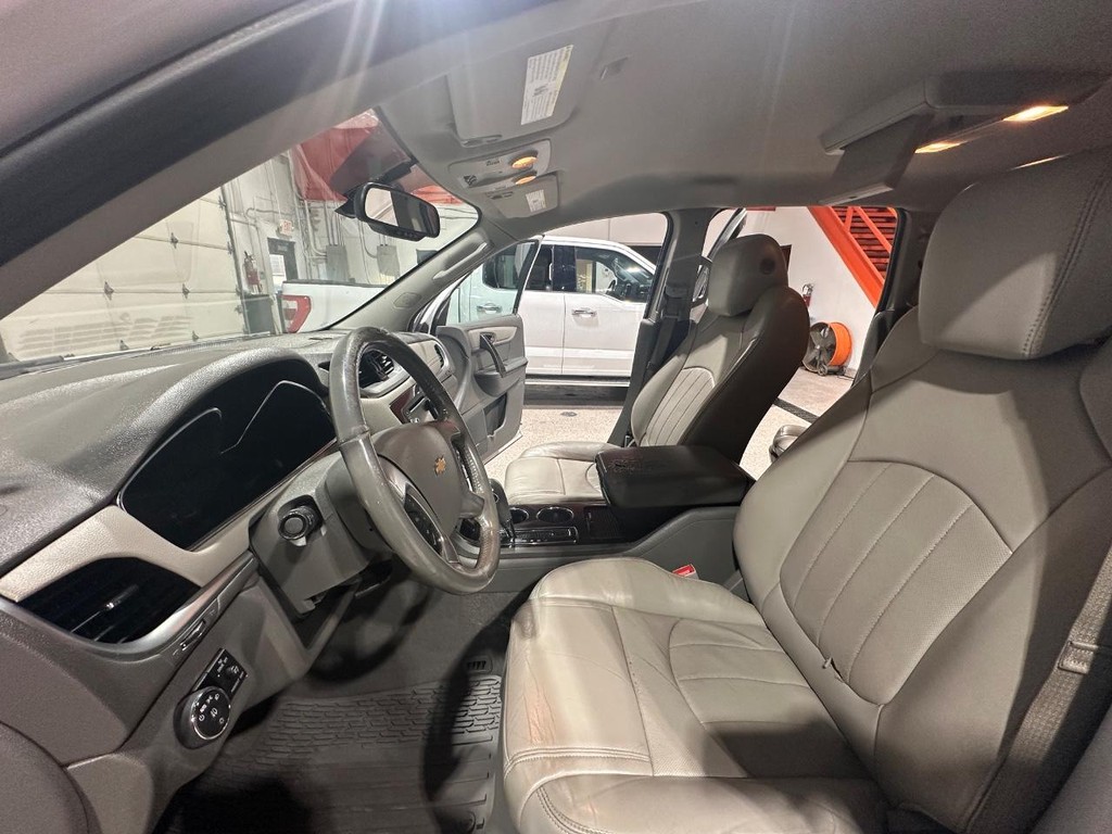 Chevrolet Traverse Vehicle Full-screen Gallery Image 16