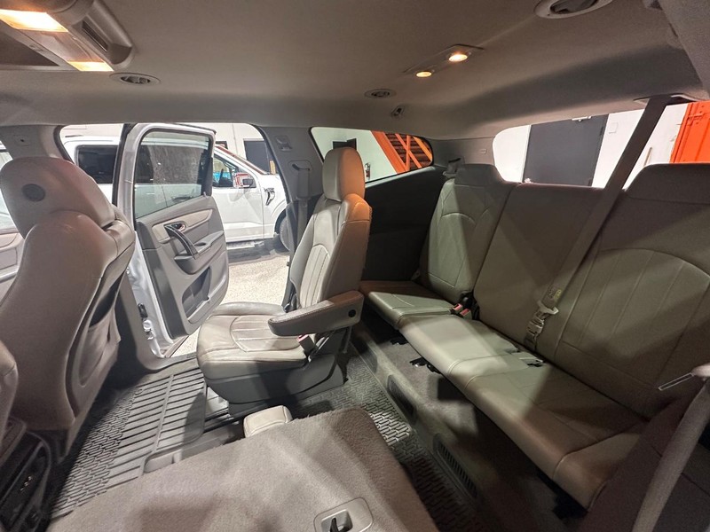 Chevrolet Traverse Vehicle Full-screen Gallery Image 15