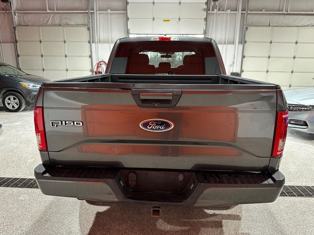 Ford F-150 Vehicle Full-screen Gallery Image 4
