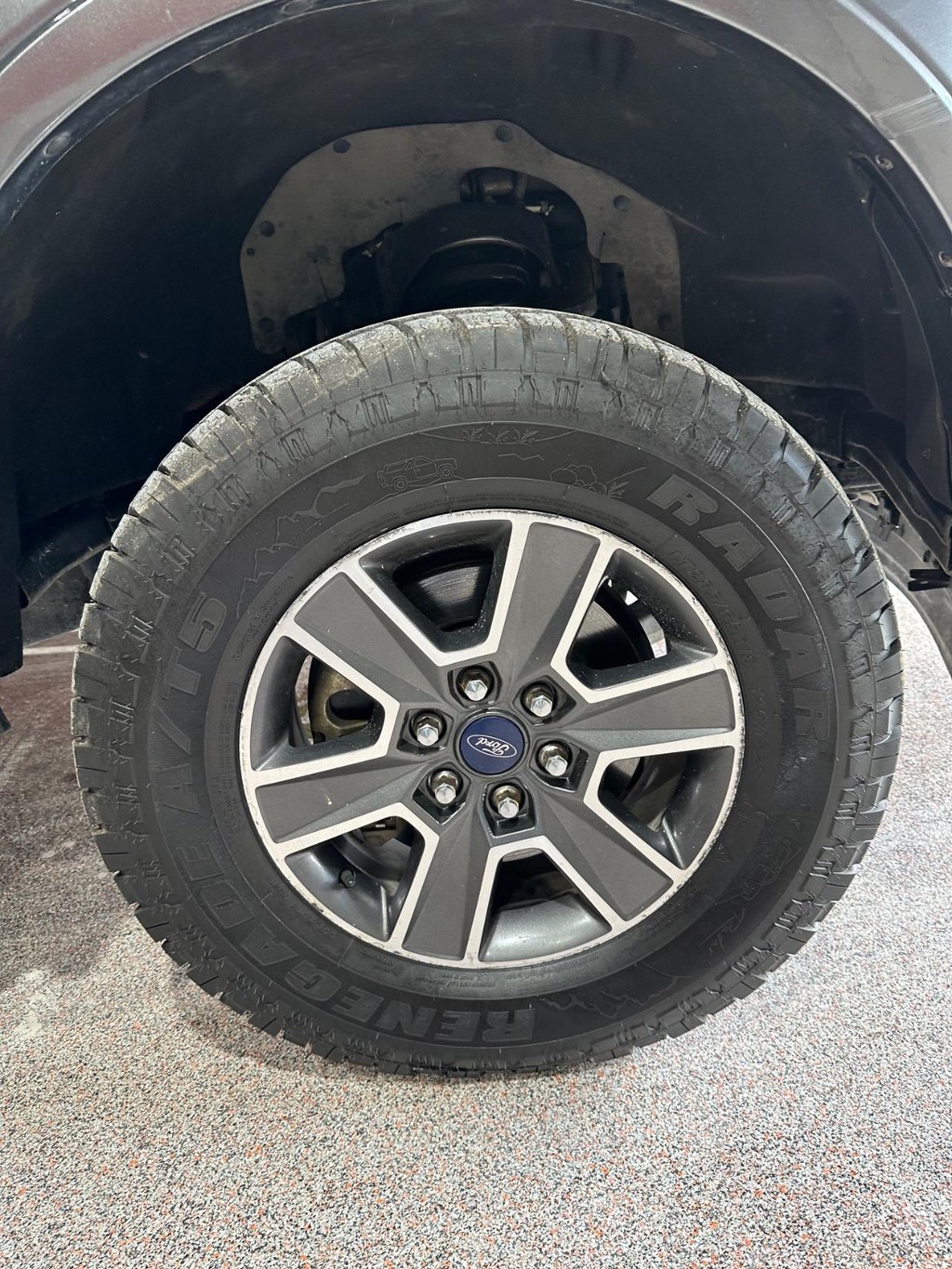 Ford F-150 Vehicle Full-screen Gallery Image 13