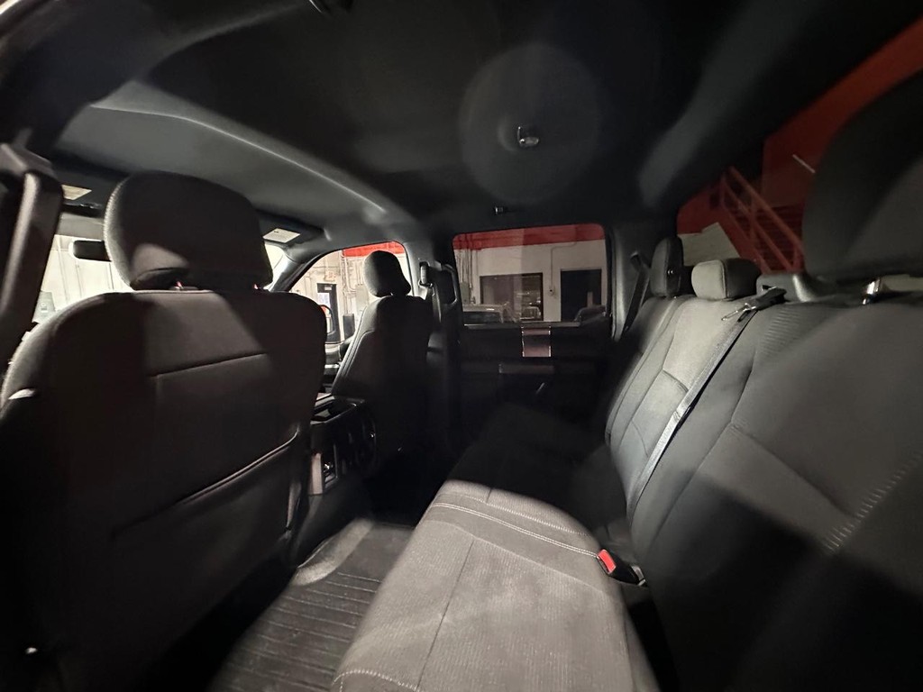 Ford F-150 Vehicle Full-screen Gallery Image 14