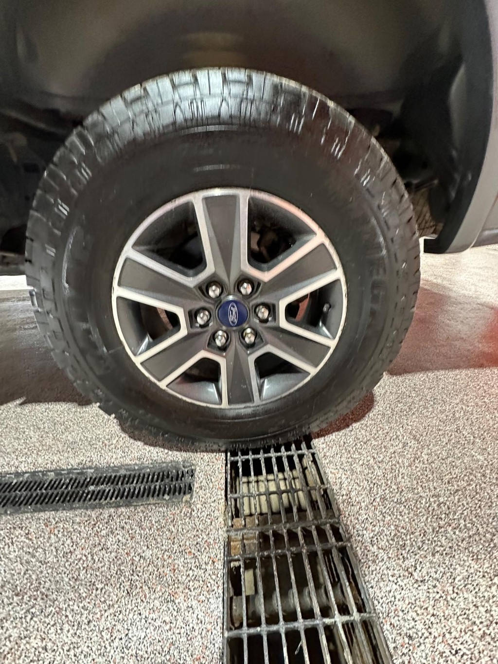 Ford F-150 Vehicle Full-screen Gallery Image 15