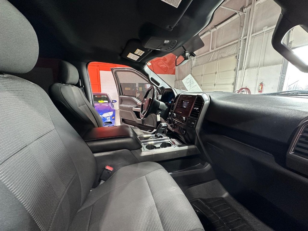 Ford F-150 Vehicle Full-screen Gallery Image 18