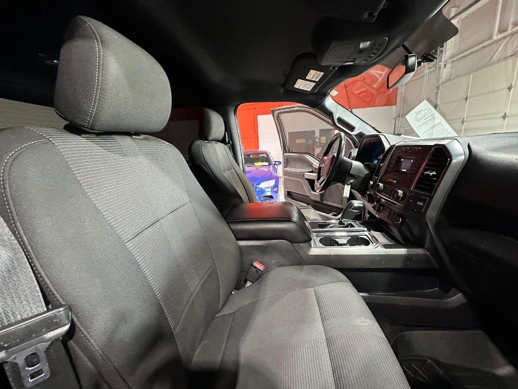 Ford F-150 Vehicle Full-screen Gallery Image 19