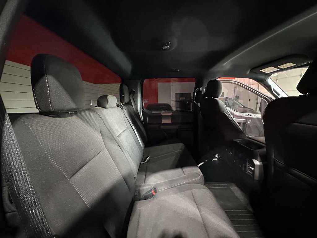 Ford F-150 Vehicle Full-screen Gallery Image 20