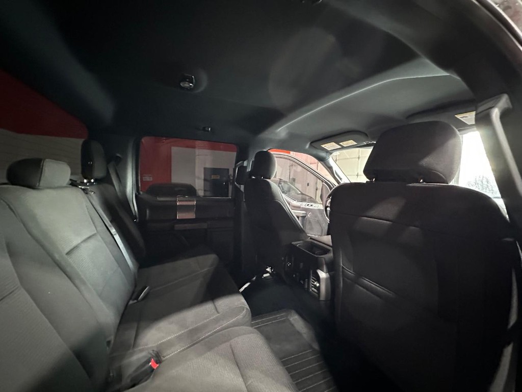 Ford F-150 Vehicle Full-screen Gallery Image 21