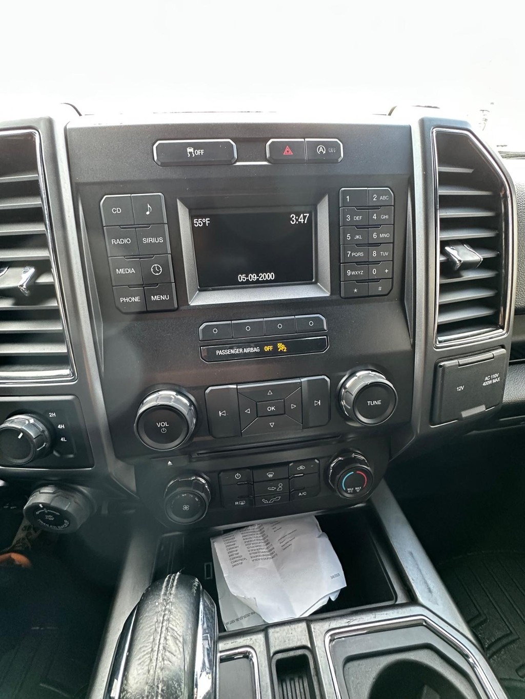 Ford F-150 Vehicle Full-screen Gallery Image 23