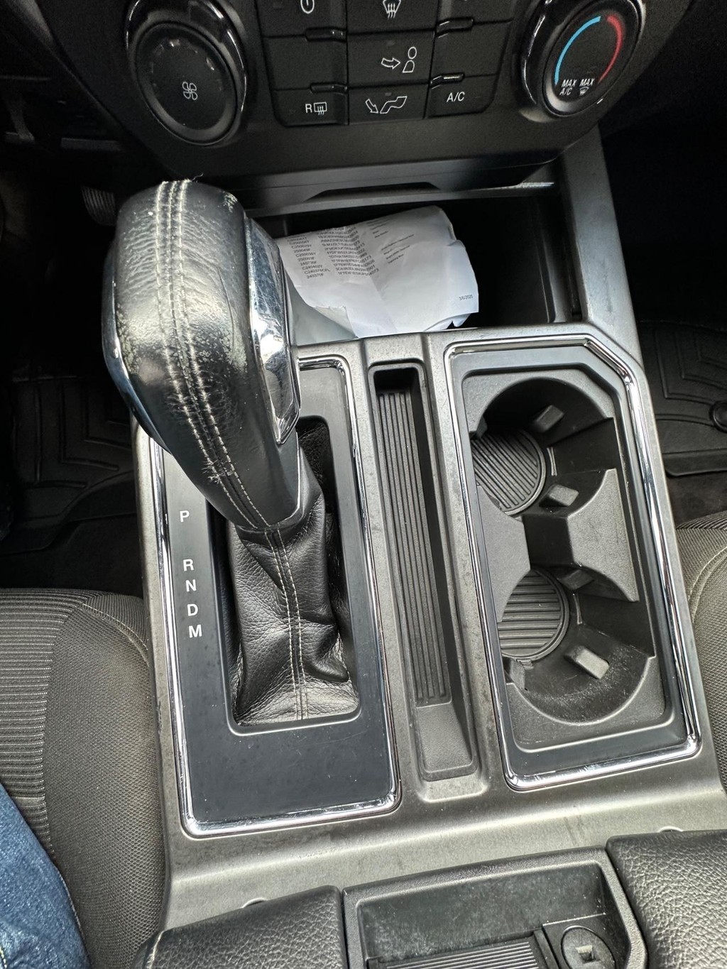 Ford F-150 Vehicle Full-screen Gallery Image 24