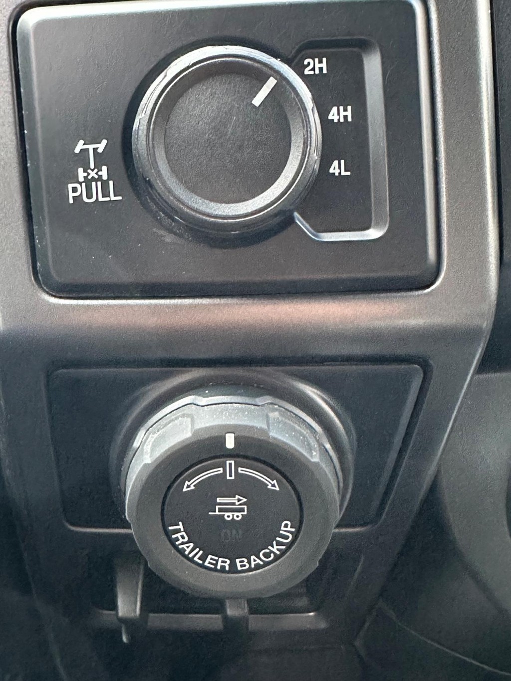 Ford F-150 Vehicle Full-screen Gallery Image 26