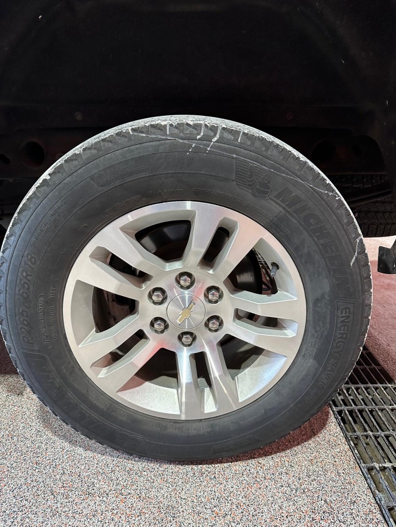 Chevrolet Silverado 1500 Vehicle Full-screen Gallery Image 9