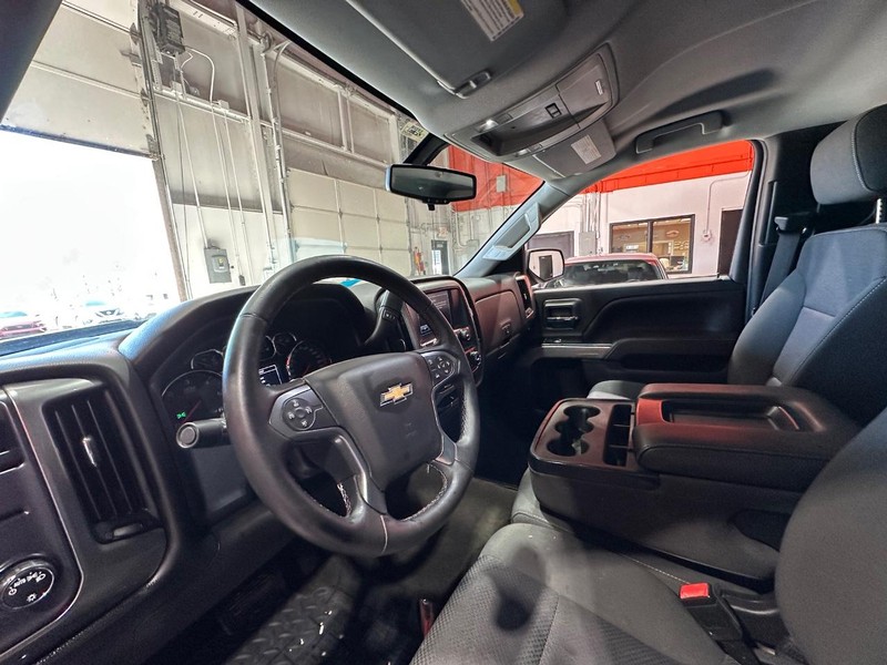 Chevrolet Silverado 1500 Vehicle Full-screen Gallery Image 11