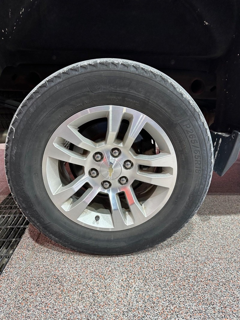 Chevrolet Silverado 1500 Vehicle Full-screen Gallery Image 16