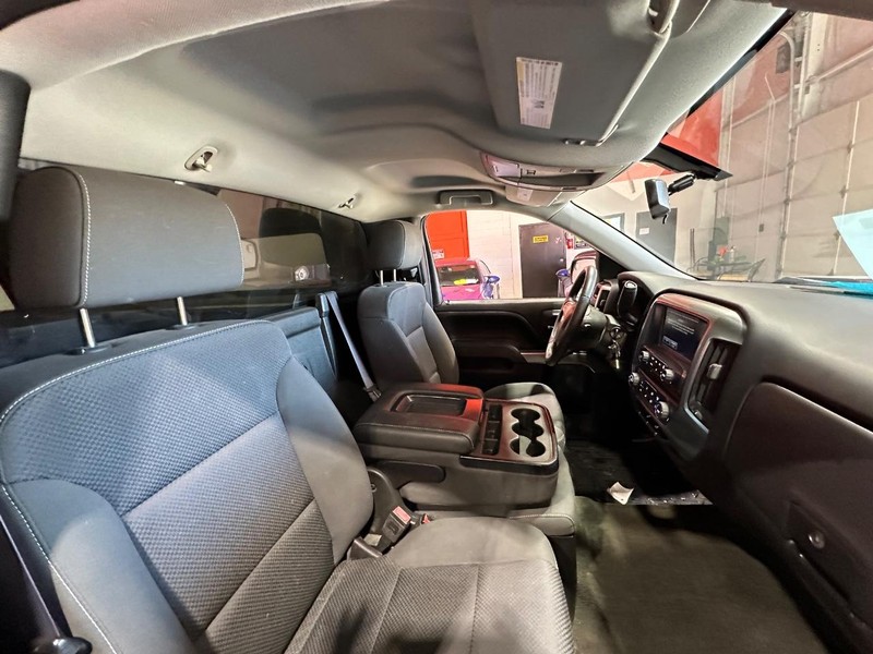 Chevrolet Silverado 1500 Vehicle Full-screen Gallery Image 18