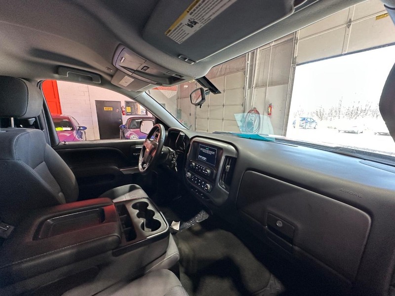 Chevrolet Silverado 1500 Vehicle Full-screen Gallery Image 19