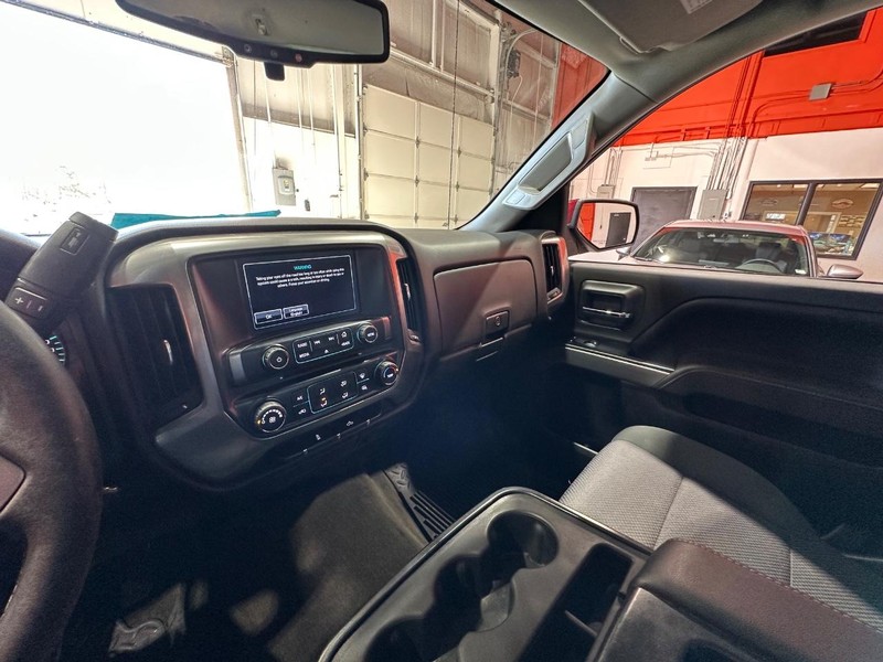 Chevrolet Silverado 1500 Vehicle Full-screen Gallery Image 22