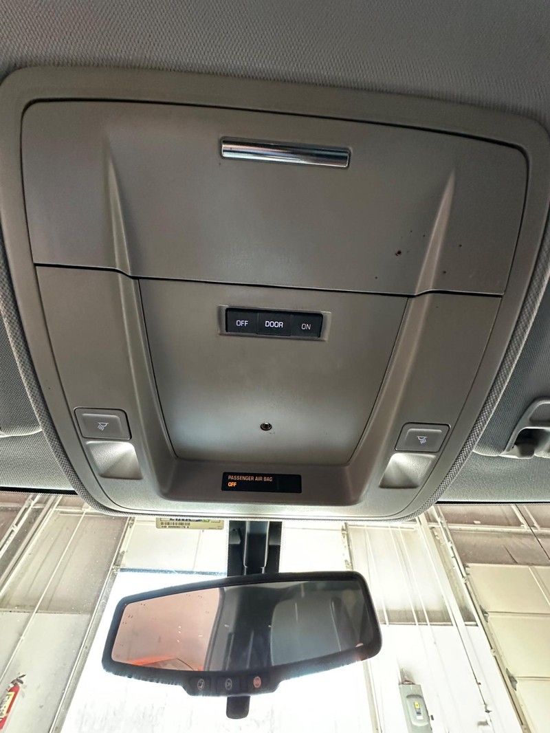 Chevrolet Silverado 1500 Vehicle Full-screen Gallery Image 27