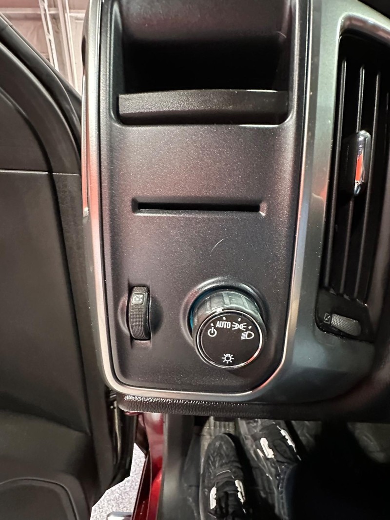 Chevrolet Silverado 1500 Vehicle Full-screen Gallery Image 28