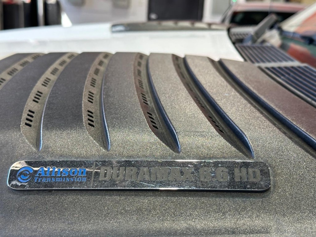 Chevrolet Silverado 3500HD Vehicle Full-screen Gallery Image 13