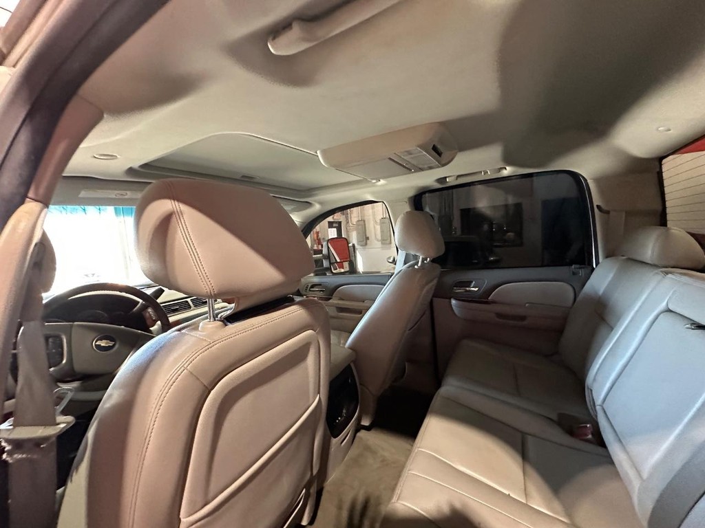 Chevrolet Silverado 3500HD Vehicle Full-screen Gallery Image 18