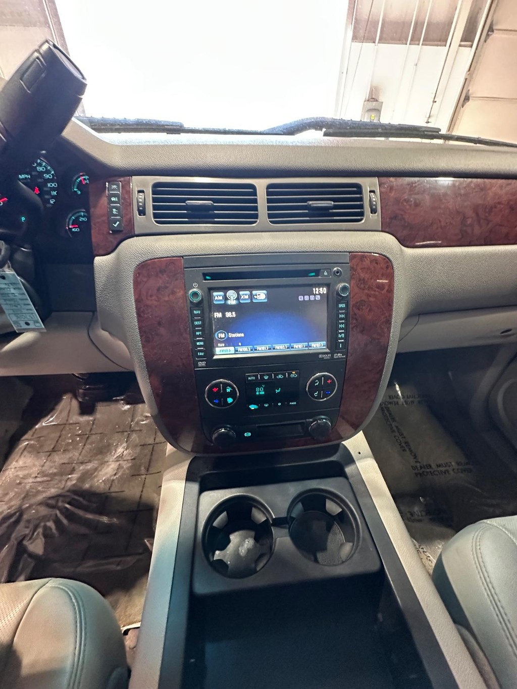 Chevrolet Silverado 3500HD Vehicle Full-screen Gallery Image 33