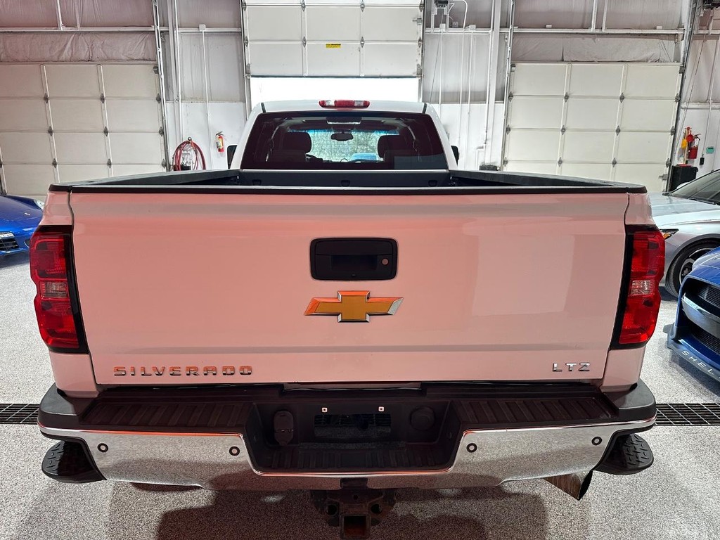 Chevrolet Silverado 3500HD Vehicle Full-screen Gallery Image 40