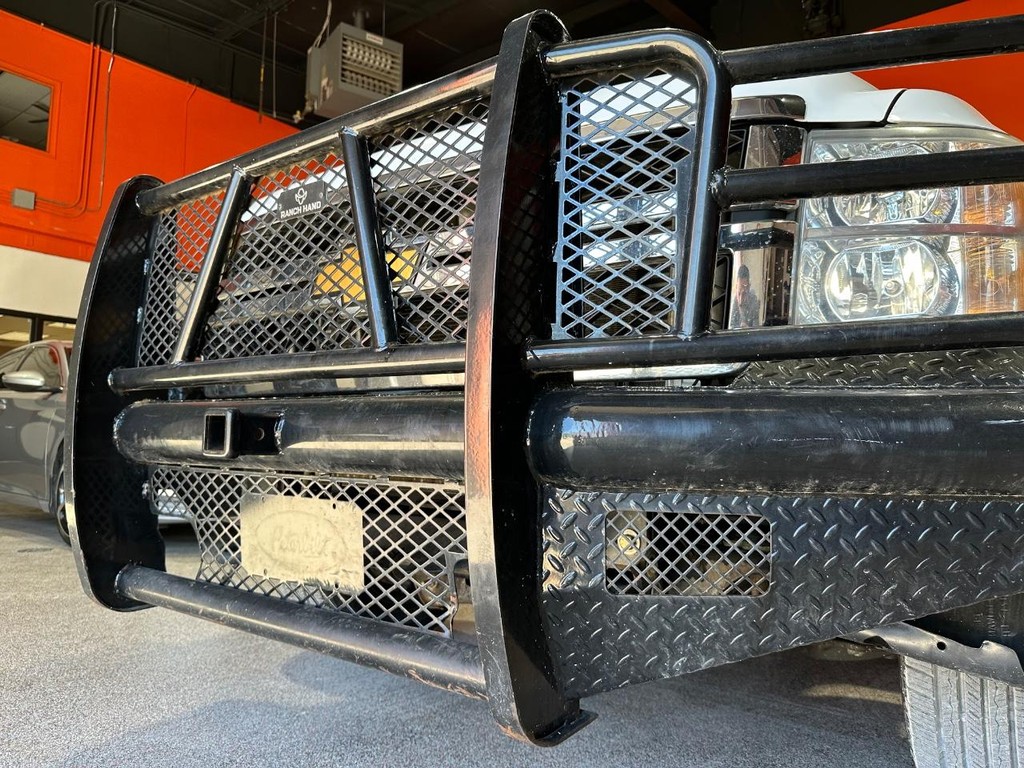 Chevrolet Silverado 3500HD Vehicle Full-screen Gallery Image 47