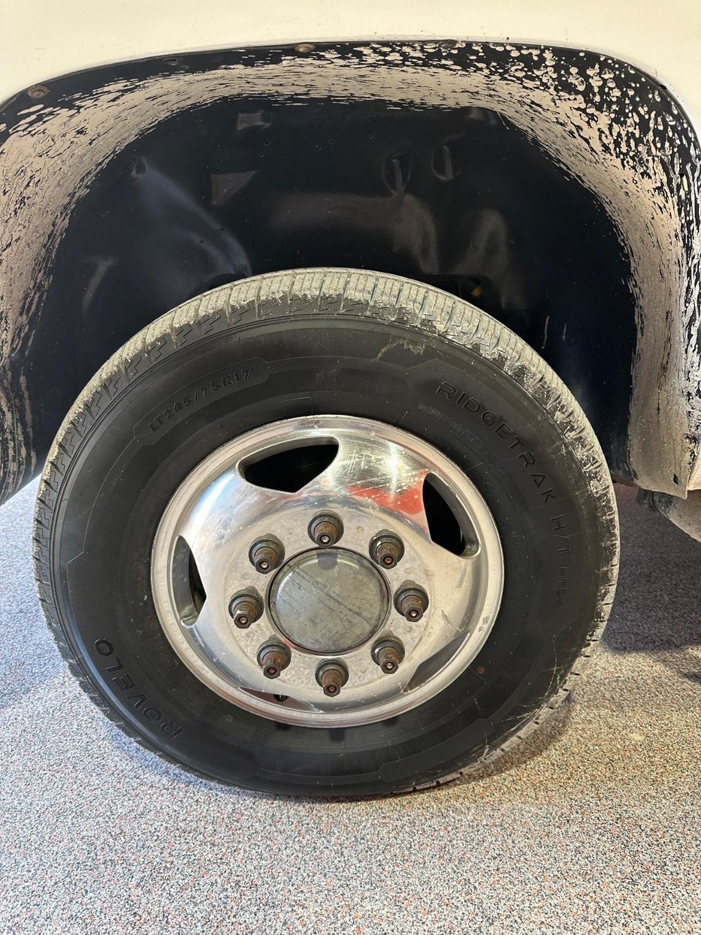 Chevrolet Silverado 3500HD Vehicle Full-screen Gallery Image 50