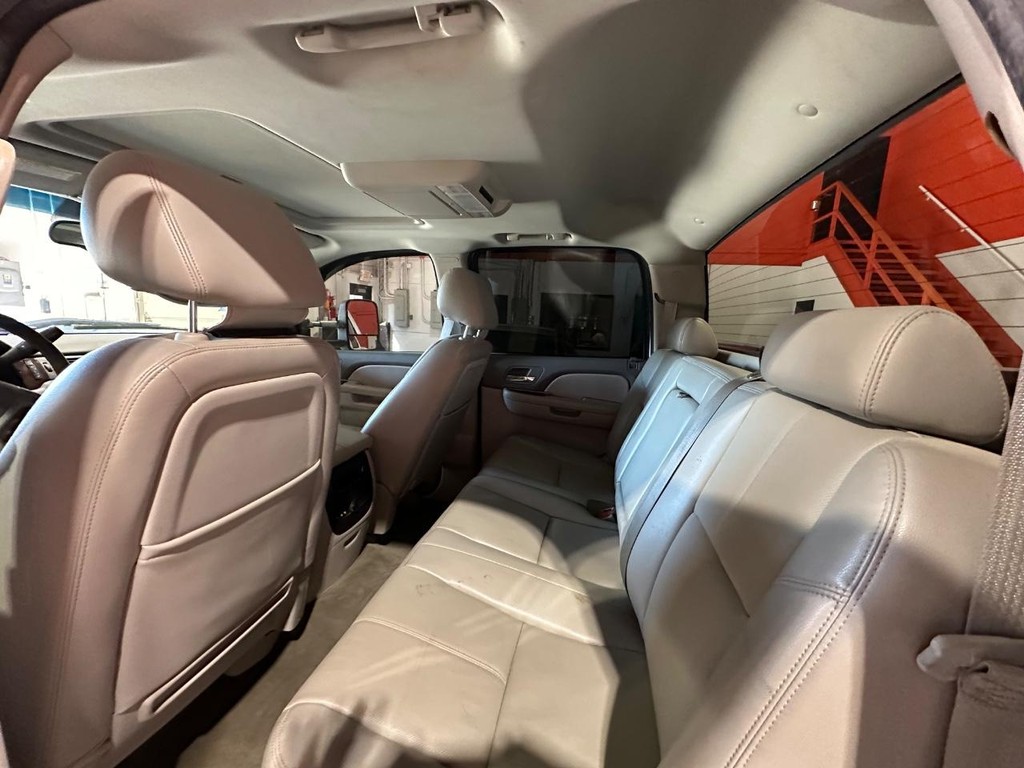 Chevrolet Silverado 3500HD Vehicle Full-screen Gallery Image 52