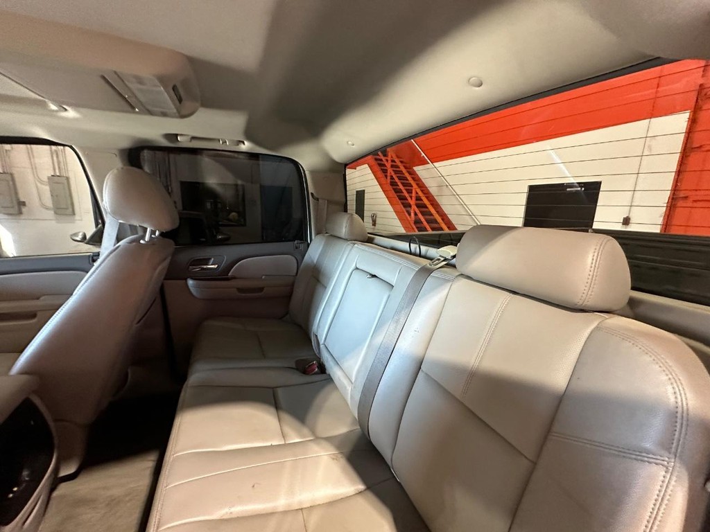 Chevrolet Silverado 3500HD Vehicle Full-screen Gallery Image 53