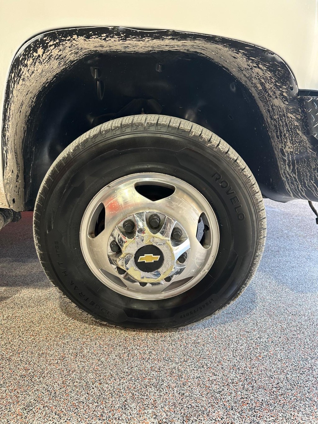 Chevrolet Silverado 3500HD Vehicle Full-screen Gallery Image 61