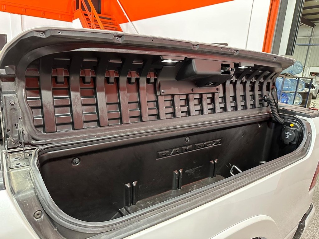 Ram 1500 Vehicle Full-screen Gallery Image 10