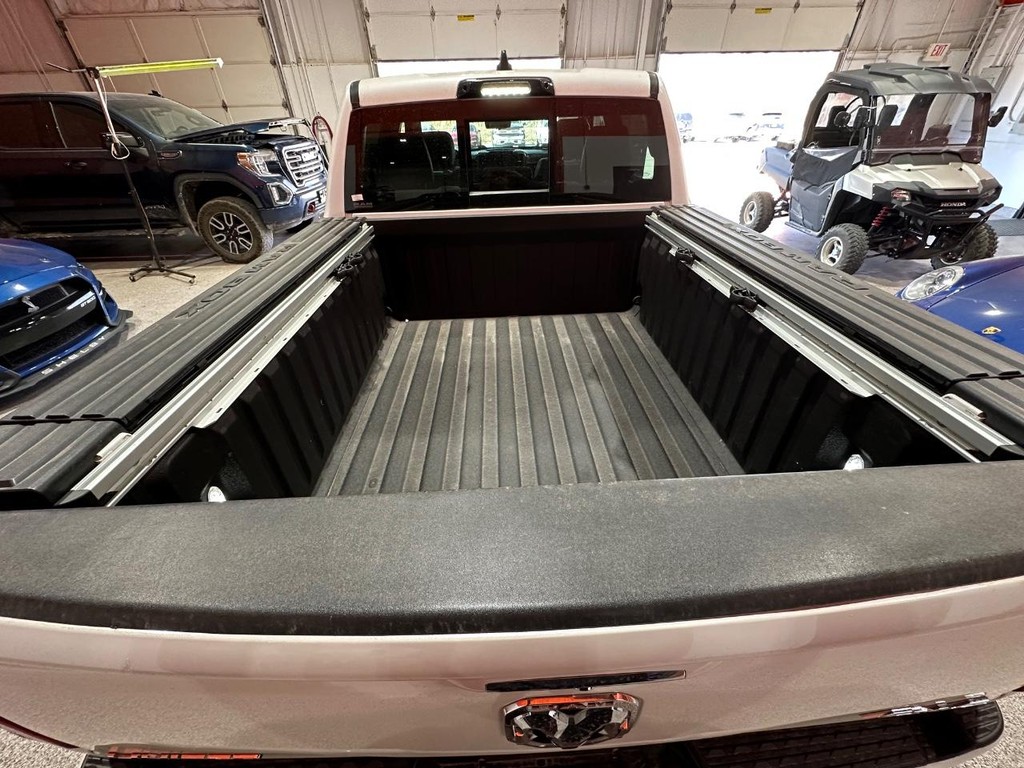 Ram 1500 Vehicle Full-screen Gallery Image 12