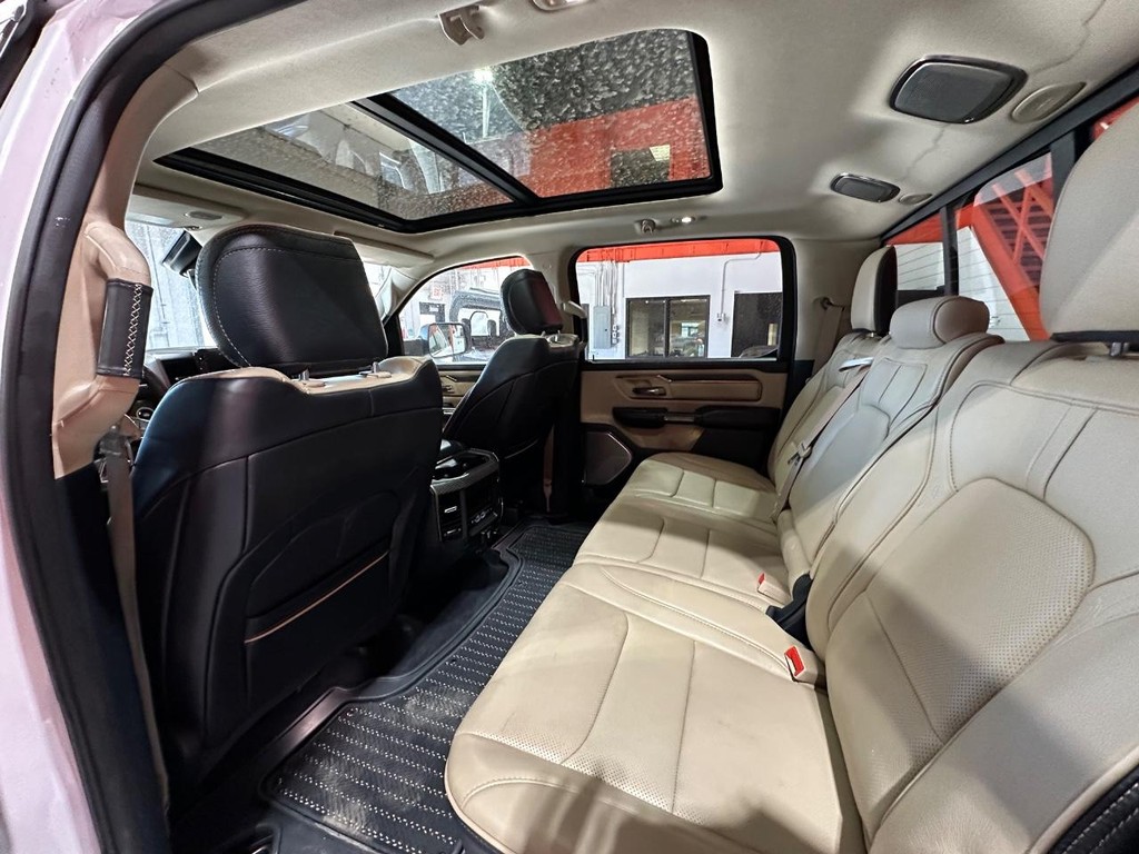 Ram 1500 Vehicle Full-screen Gallery Image 13