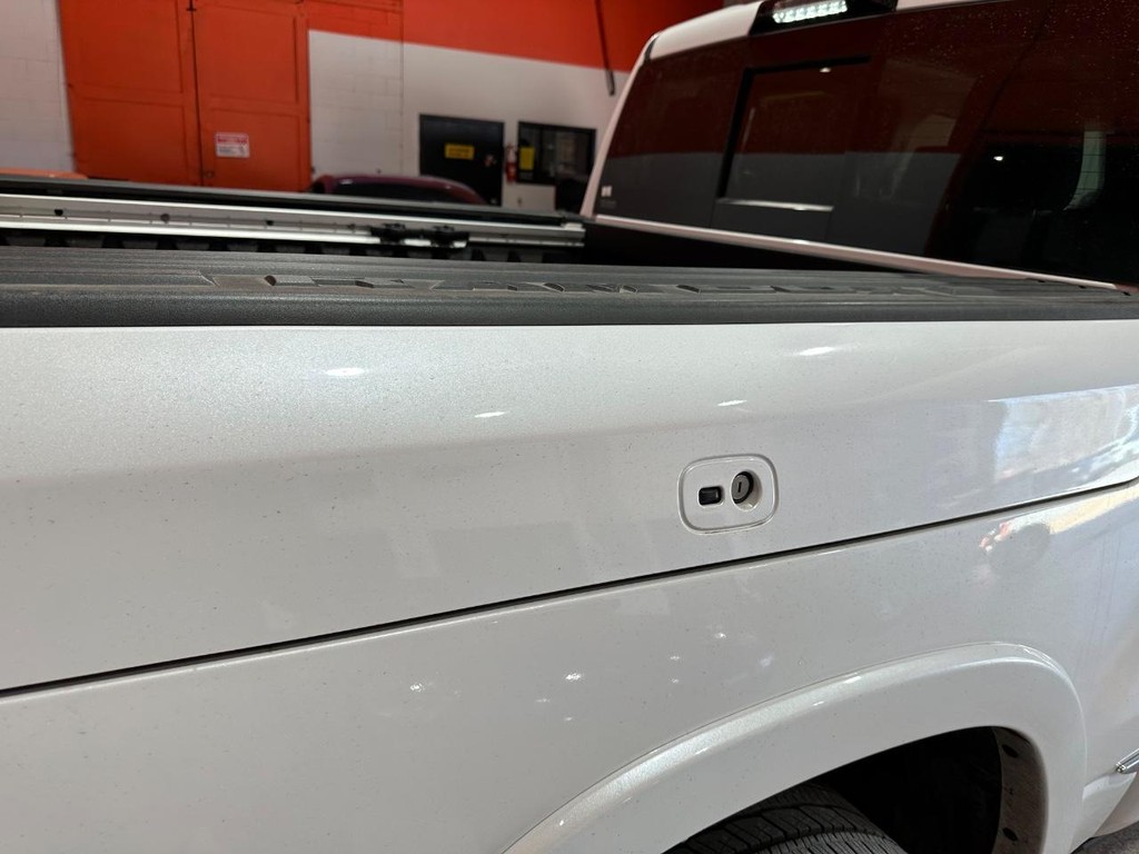 Ram 1500 Vehicle Full-screen Gallery Image 15