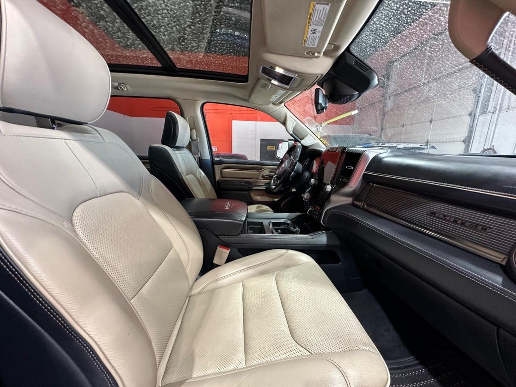 Ram 1500 Vehicle Full-screen Gallery Image 18