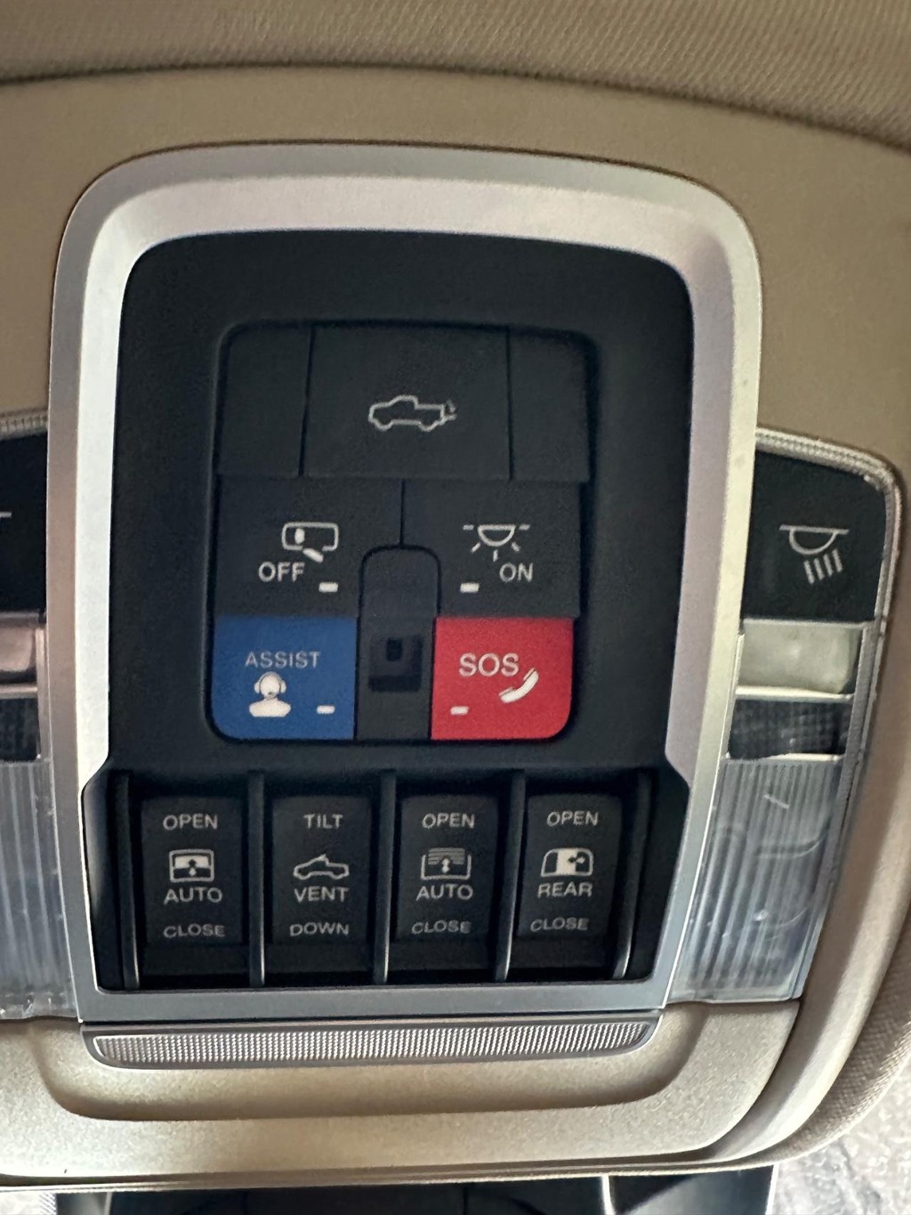 Ram 1500 Vehicle Full-screen Gallery Image 24