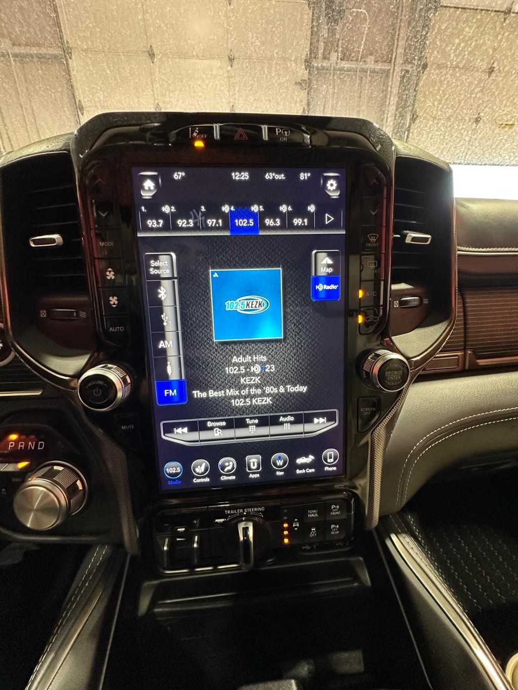 Ram 1500 Vehicle Full-screen Gallery Image 26