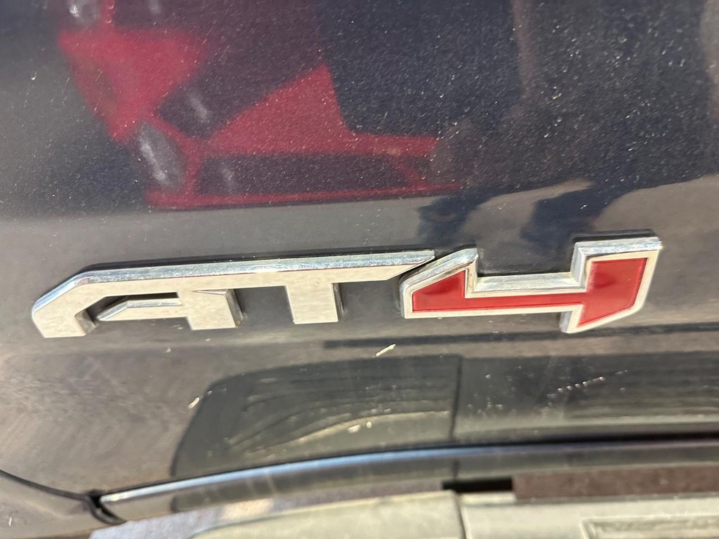 GMC Sierra 1500 Vehicle Full-screen Gallery Image 8