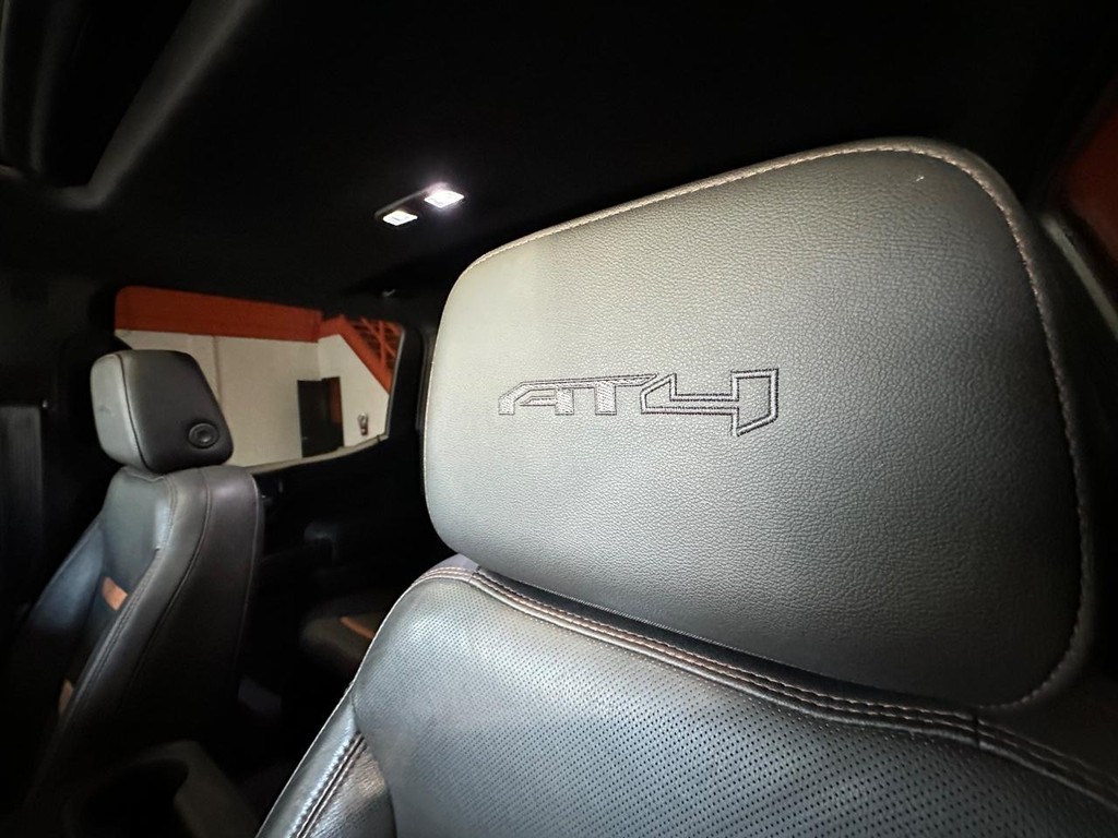 GMC Sierra 1500 Vehicle Full-screen Gallery Image 11