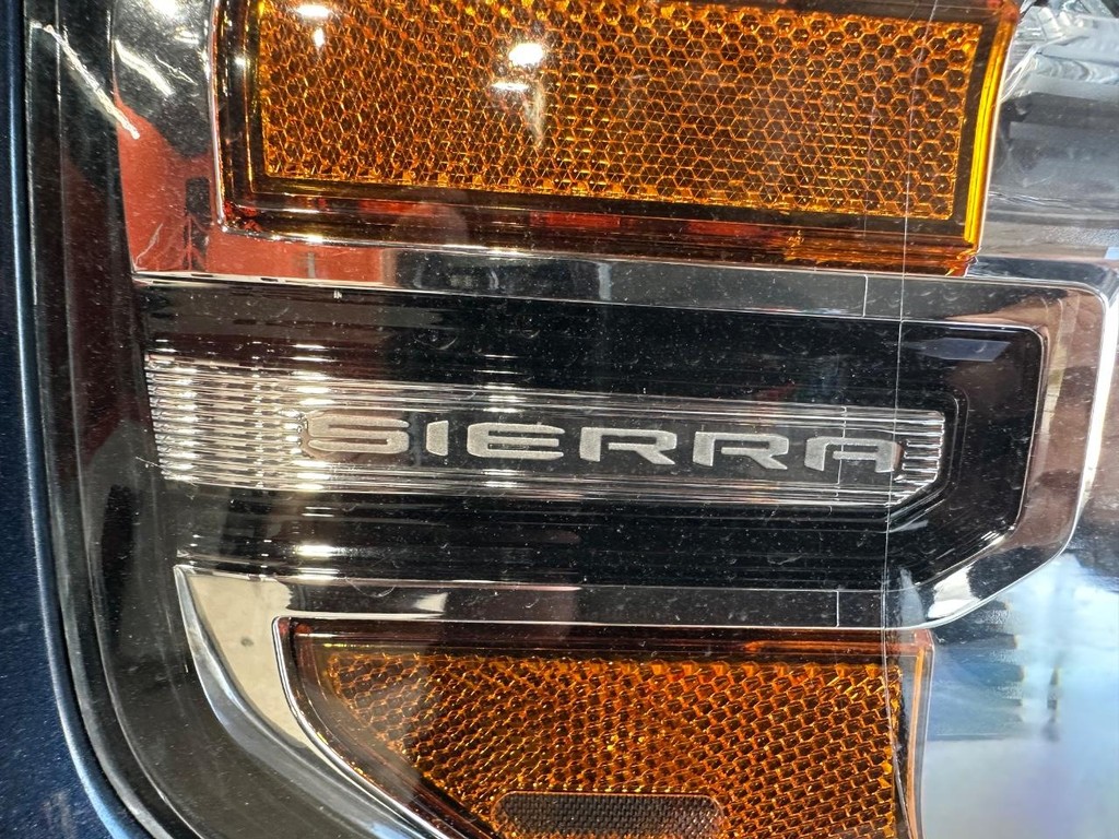 GMC Sierra 1500 Vehicle Full-screen Gallery Image 13