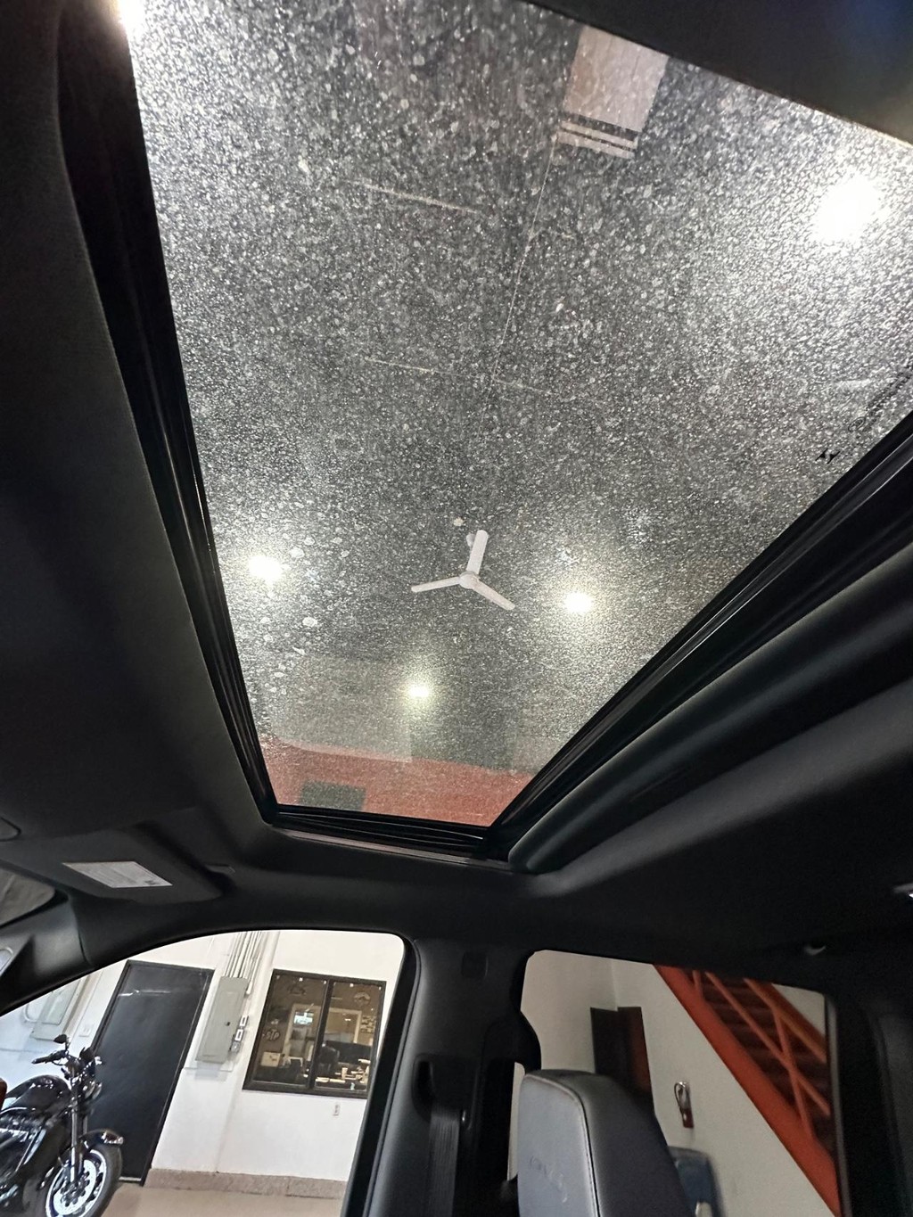 GMC Sierra 1500 Vehicle Full-screen Gallery Image 18