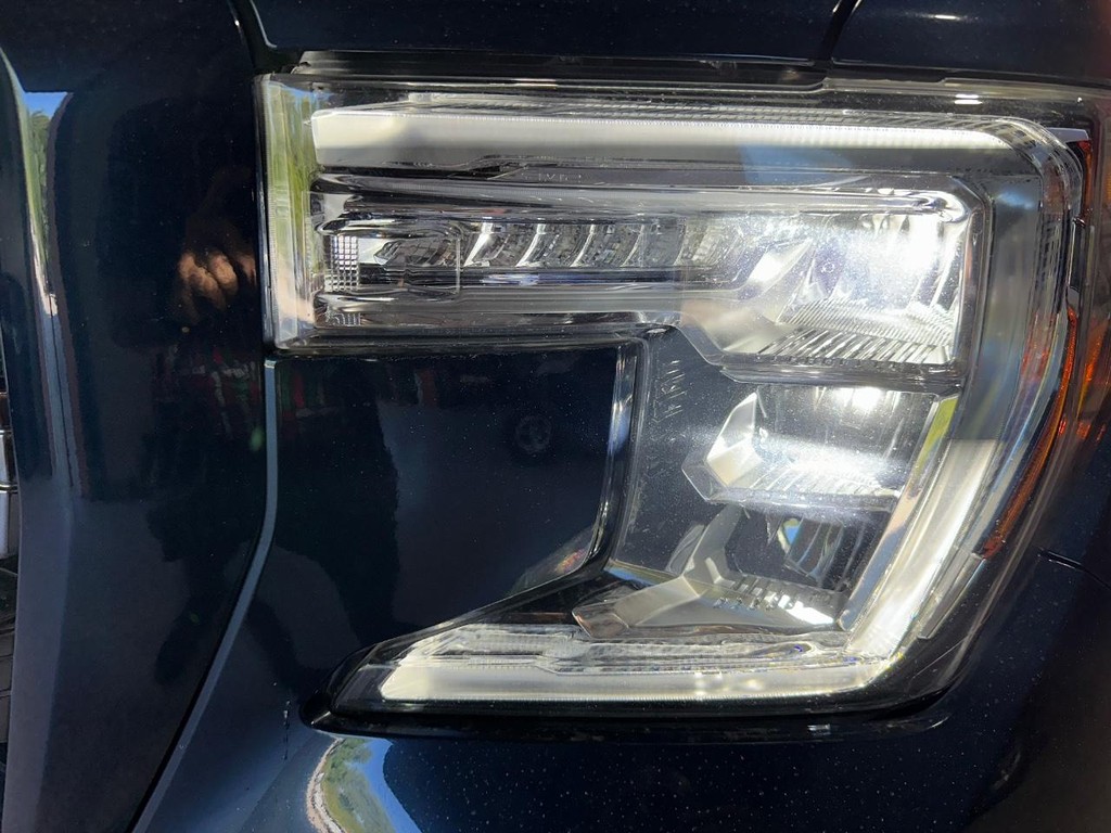 GMC Sierra 1500 Vehicle Full-screen Gallery Image 32