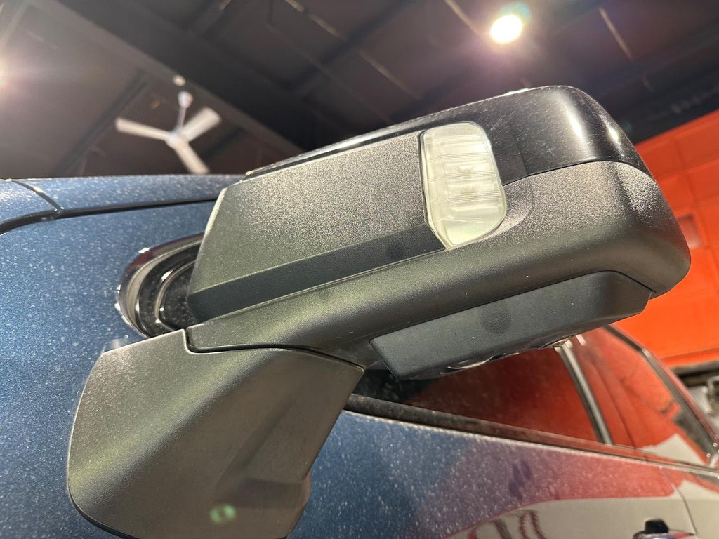 GMC Sierra 1500 Vehicle Full-screen Gallery Image 35