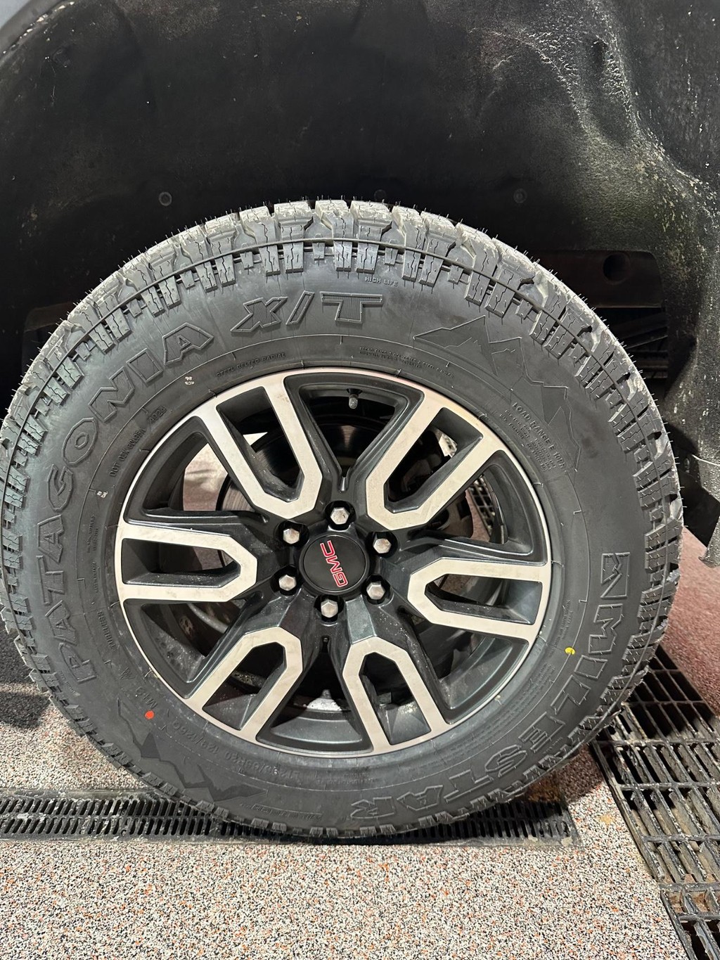 GMC Sierra 1500 Vehicle Full-screen Gallery Image 39