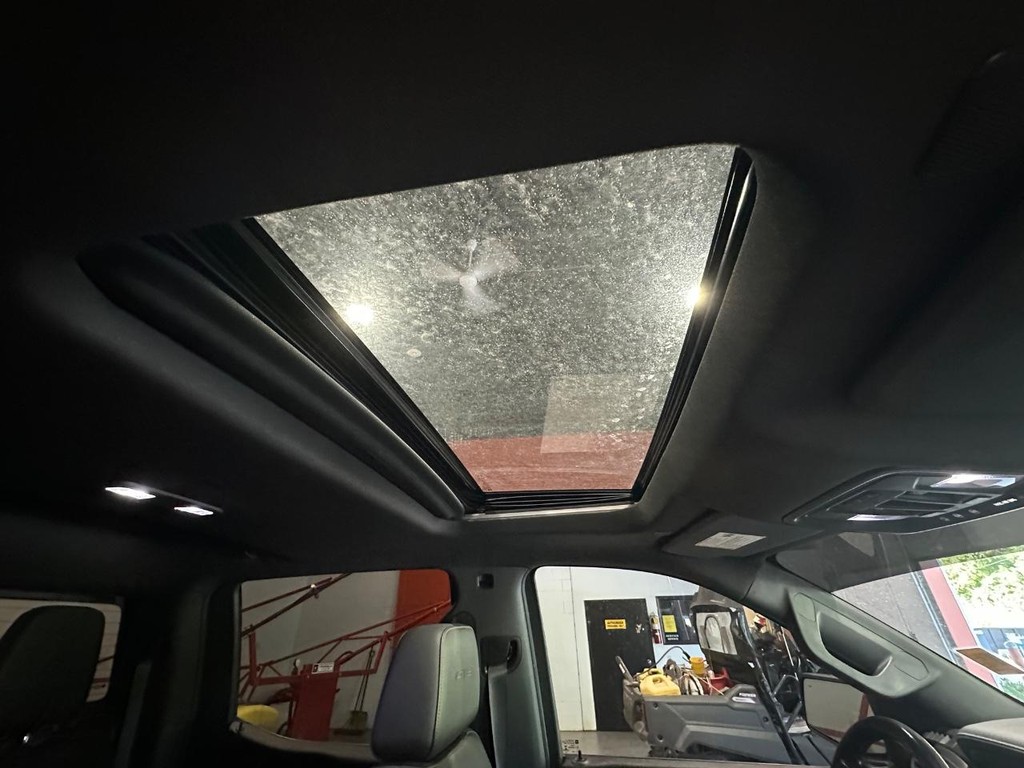 GMC Sierra 1500 Vehicle Full-screen Gallery Image 48