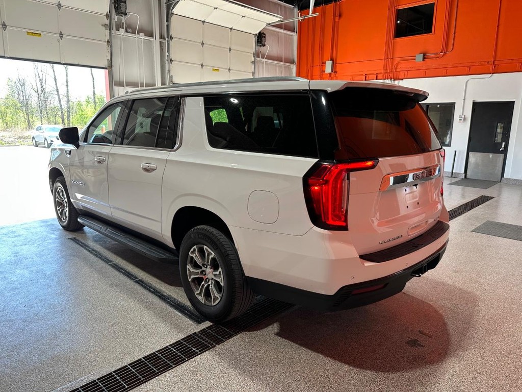 GMC Yukon XL Vehicle Full-screen Gallery Image 6